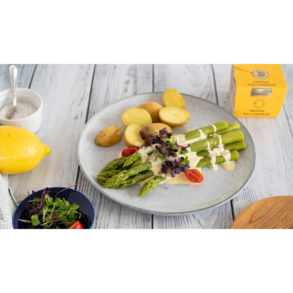 Grüner Spargel mit getrüffelter Sauce Hollandaise - Grüner Spargel mit getrüffelter Sauce Hollandaise