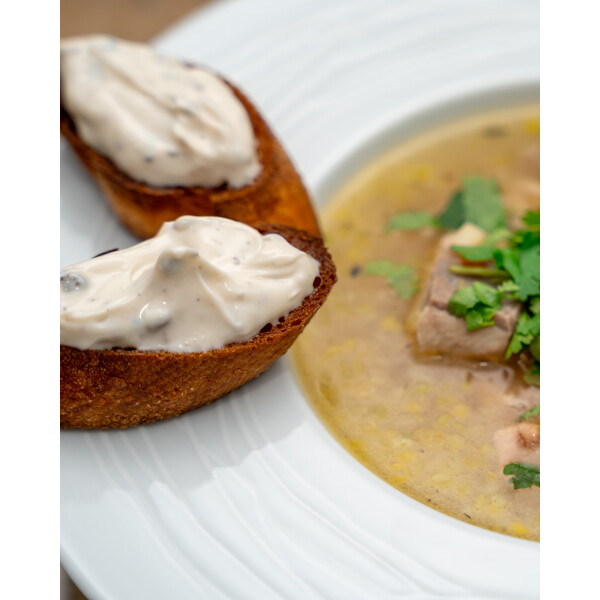 Fischsuppe mit geröstetem Brot und TRÜFFEL MAYONNAISE - 