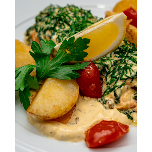 Lachsfilet mit Spinat und TRÜFFEL HOLLANDAISE - 