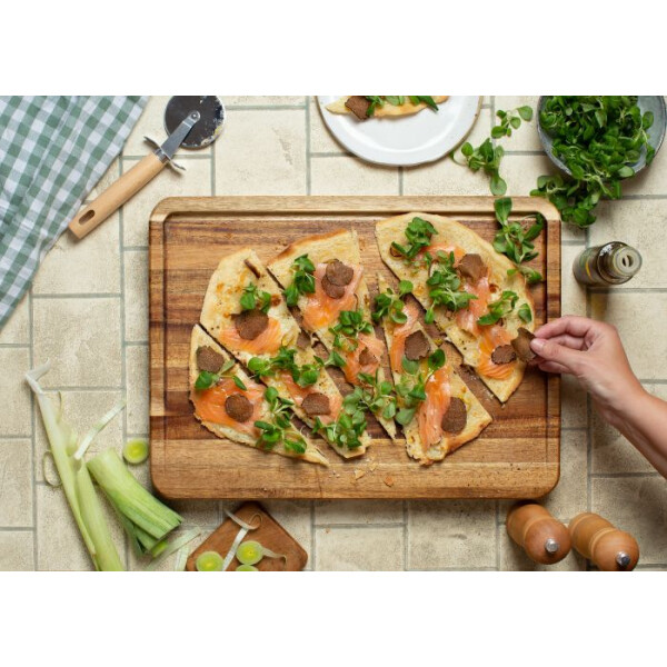 Lachs-Flammkuchen mit frischem Trüffel - 