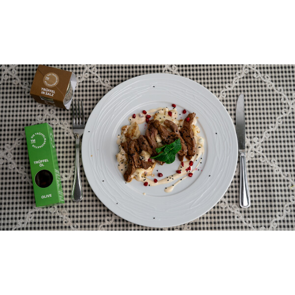 Low Carb Rezept: Rinderfiletstreifen auf geröstetem Blumenkohl mit Joghurt-Granatapfel-Dressing - Low Carb Rezept
