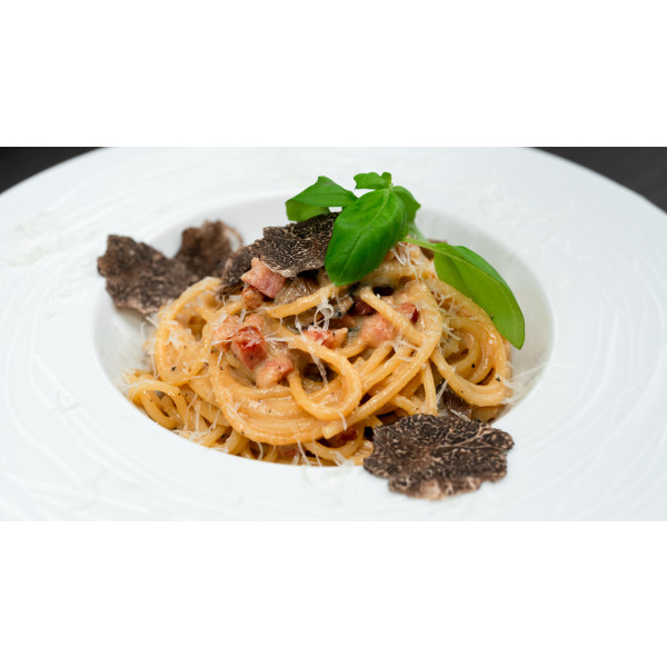 Spaghetti Carbonara Rezept: Klassisch italienisch mit feiner Trüffelnote - Spaghetti Carbonara Rezept mit Trüffel