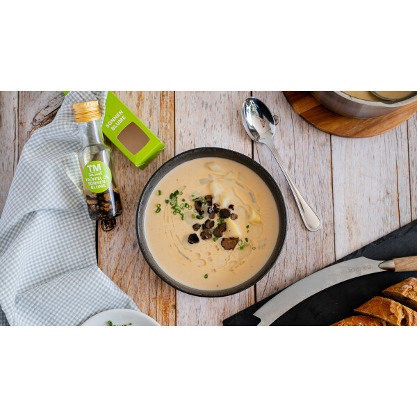 Spargelcremesuppe mit Trüffelöl - Spargelcremesuppe mit Trüffelöl